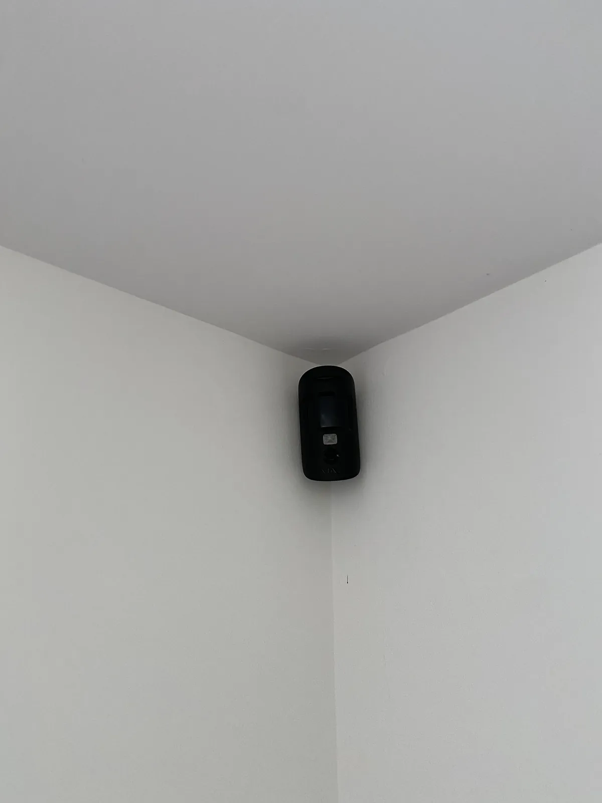 Détecteur intérieur d'alarme installé par Axton Sécurité